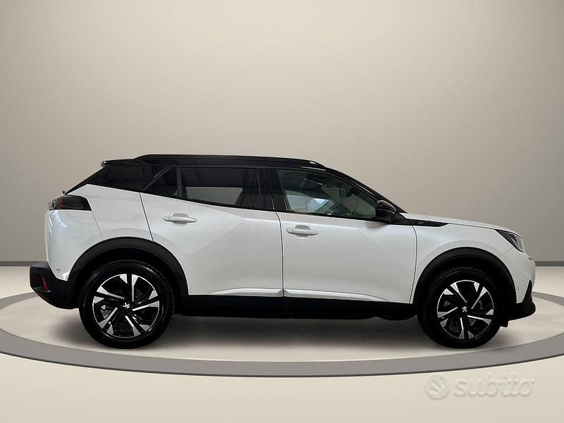 Usata Peugeot e-2008 GT 100 kW (136 CV) 2021 Bianco / perlato SUV