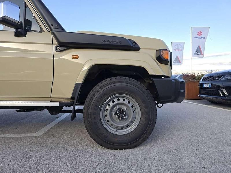 Nuova Toyota Land Cruiser 271 CV (199 kW) 2025 Beige Pick-up