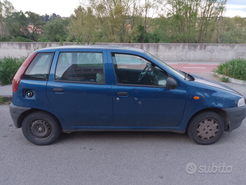 Blu Usata 1998 Fiat Punto Due volumi | 600 € (Ottimo prezzo) - Immagine 1/1
