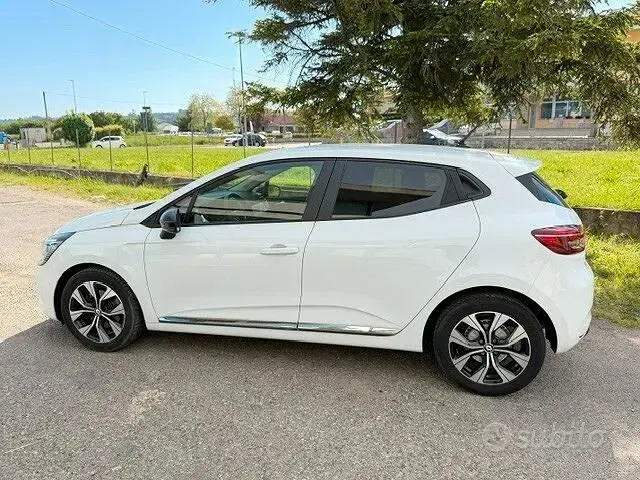 Usata Renault Clio V Evolution 101 CV (74 kW) 2023 Bianco Berlina