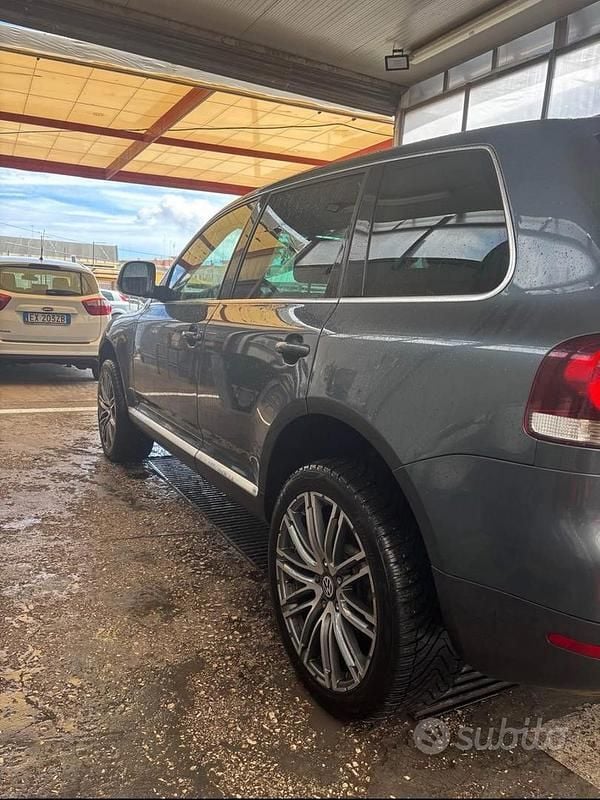 Usata VW Touareg 240 CV (176 kW) 2009 Grigio SUV