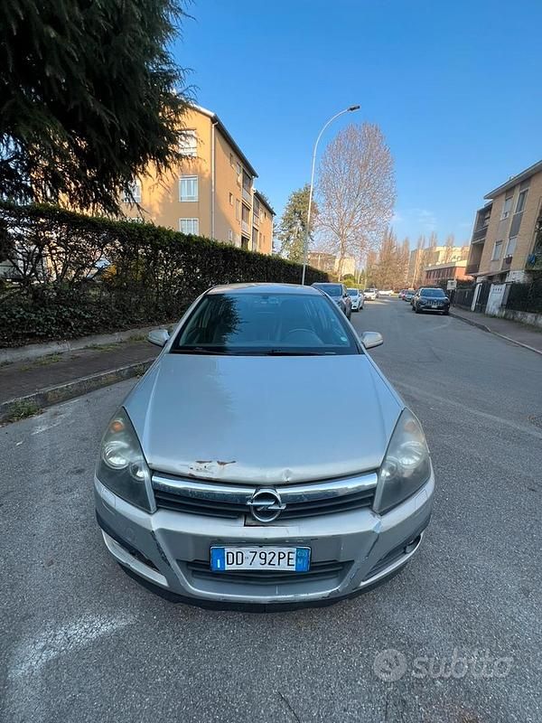 Usata Opel Astra 2006 Grigio Berlina