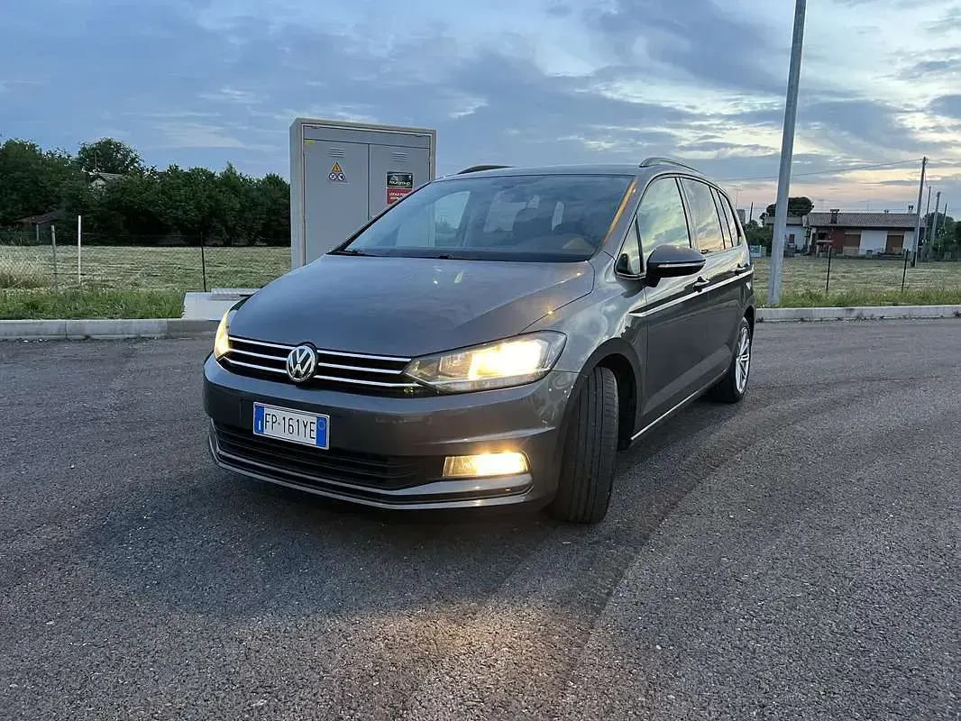 Usata VW Touran Executive 116 CV (85 kW) 2018 Grigio Monovolume