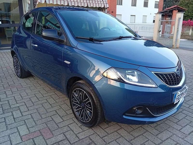 Usata Lancia Ypsilon Gold 69 CV (50 kW) 2022 Blu/azzurro Utilitaria