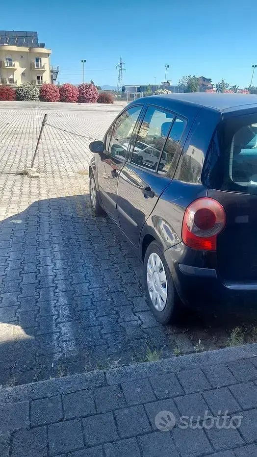 Usata Renault Modus 75 CV (55 kW) 2004 Nero Monovolume