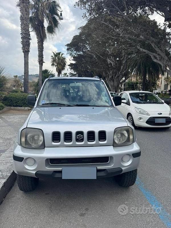 Usata Suzuki Jimny 82 CV (60 kW) 2000 Grigio SUV
