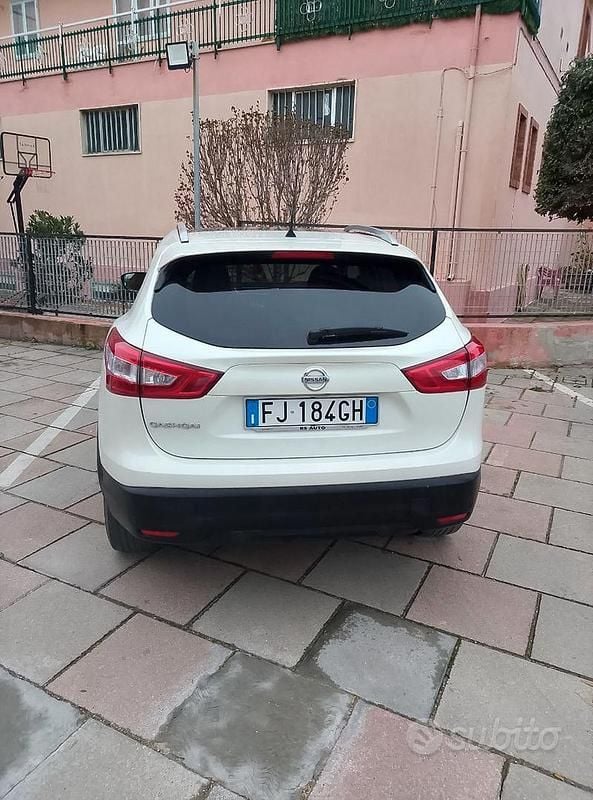 Usata Nissan Qashqai 131 CV (96 kW) 2017 Bianco SUV