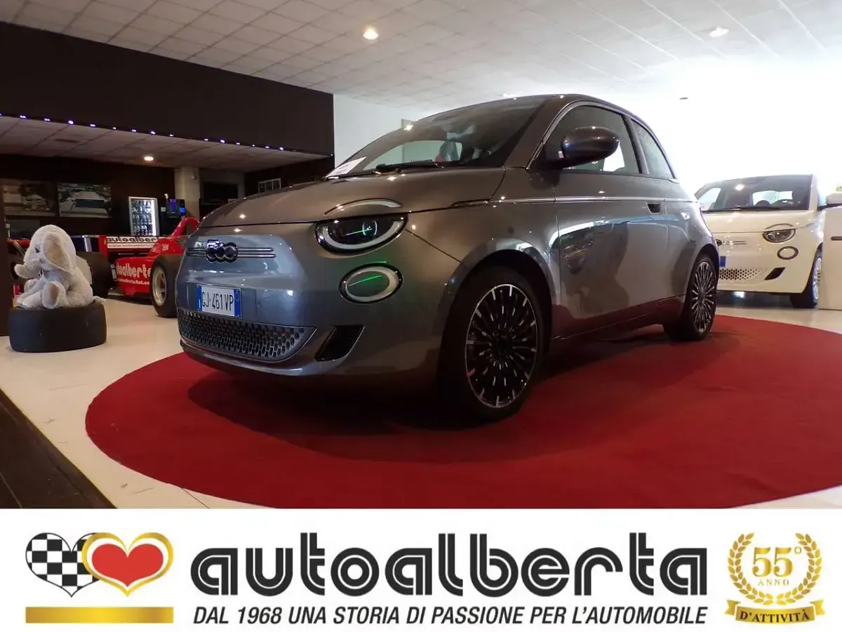 Usata Fiat 500e La Prima 86 kW (118 CV) 2022 Mineral grey Utilitaria