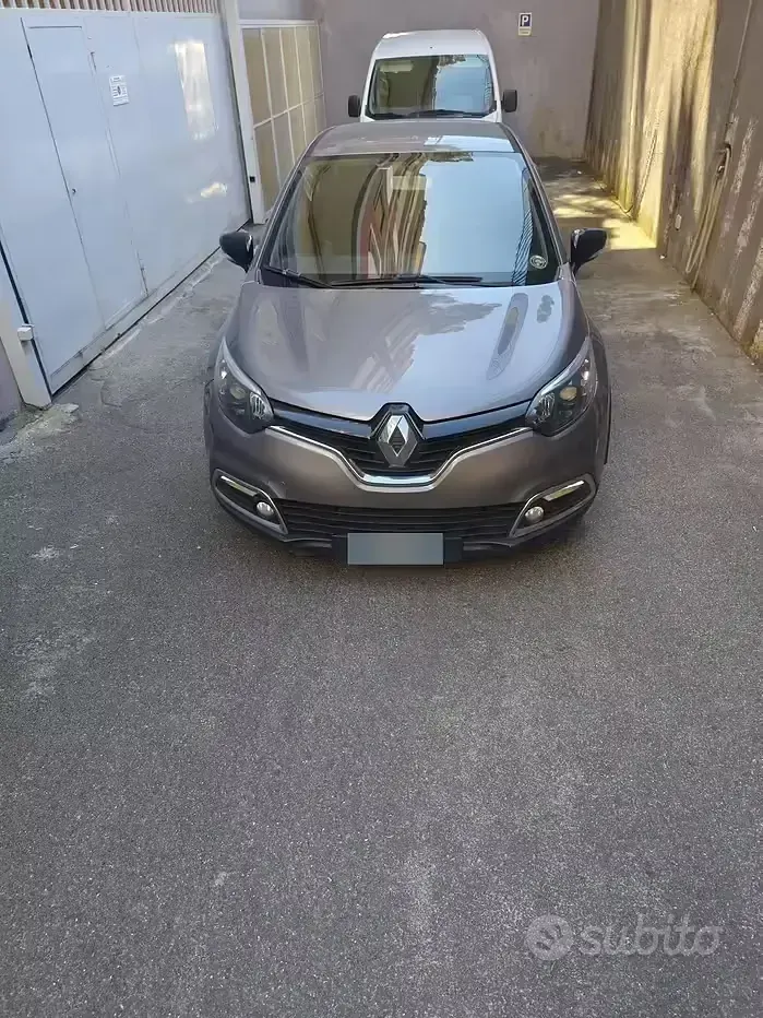 Usata Renault Captur 90 CV (66 kW) 2015 Grigio SUV