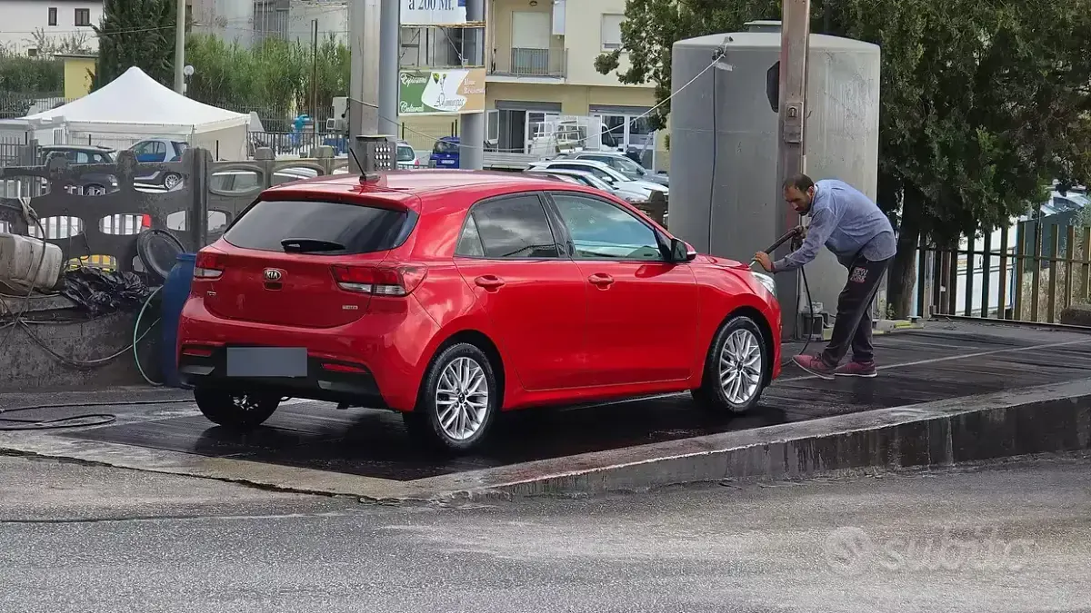 Usata Kia Rio 101 CV (74 kW) 2018 Rosso Berlina