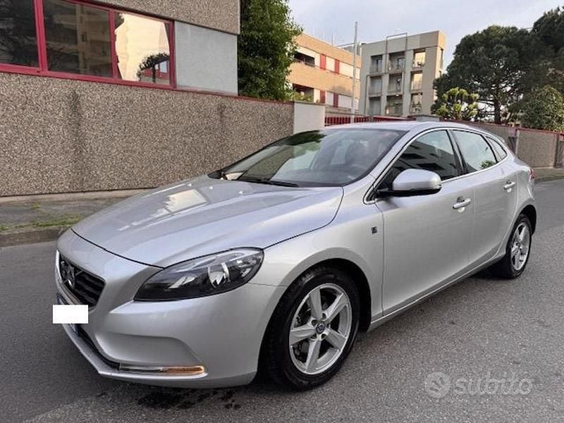 Usata Volvo V40 116 CV (85 kW) 2015 Grigio Berlina