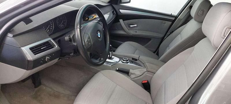 Begagnad BMW 523 190 HK (139 kW) 2007 Grå Kombi