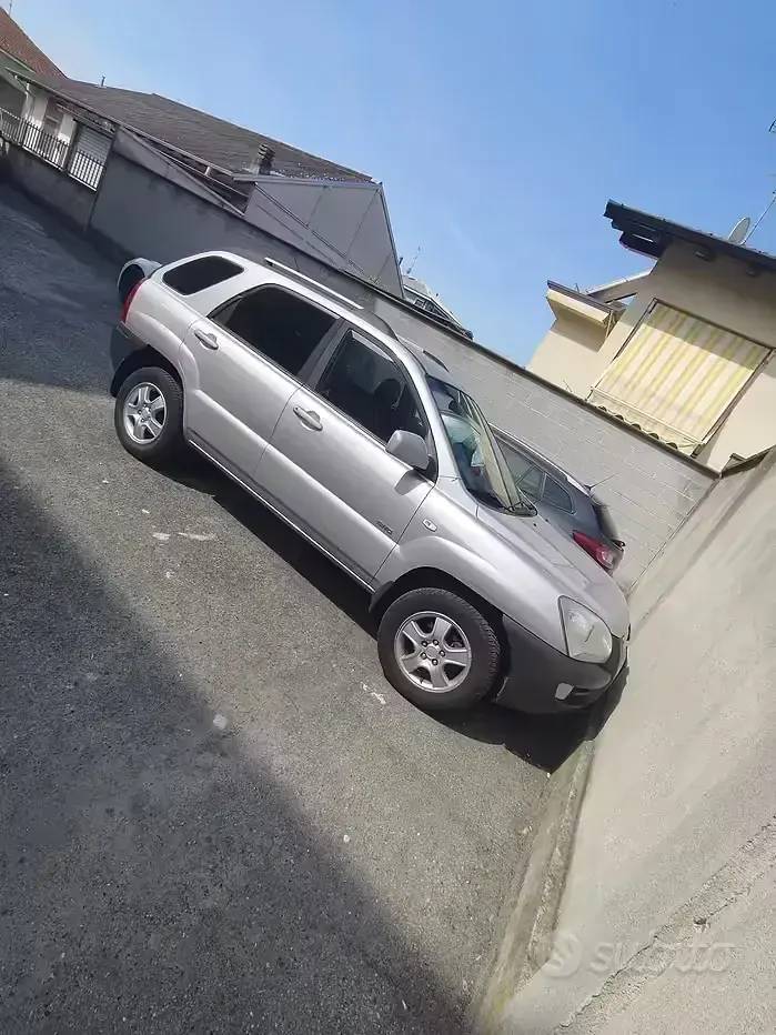 Usata Kia Sportage Active 141 CV (103 kW) 2007 Grigio SUV