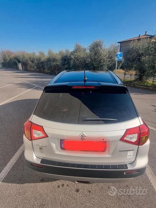 Usata Suzuki Vitara 120 CV (88 kW) 2015 Grigio Berlina