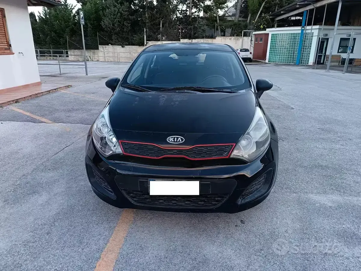Usata Kia Rio 75 CV (55 kW) 2012 Nero Berlina