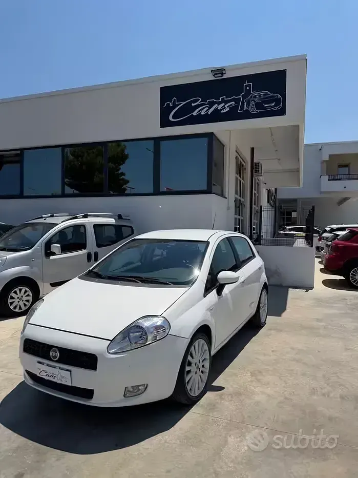 Usata Fiat Grande Punto Emotion 120 CV (88 kW) 2006 Bianco Utilitaria