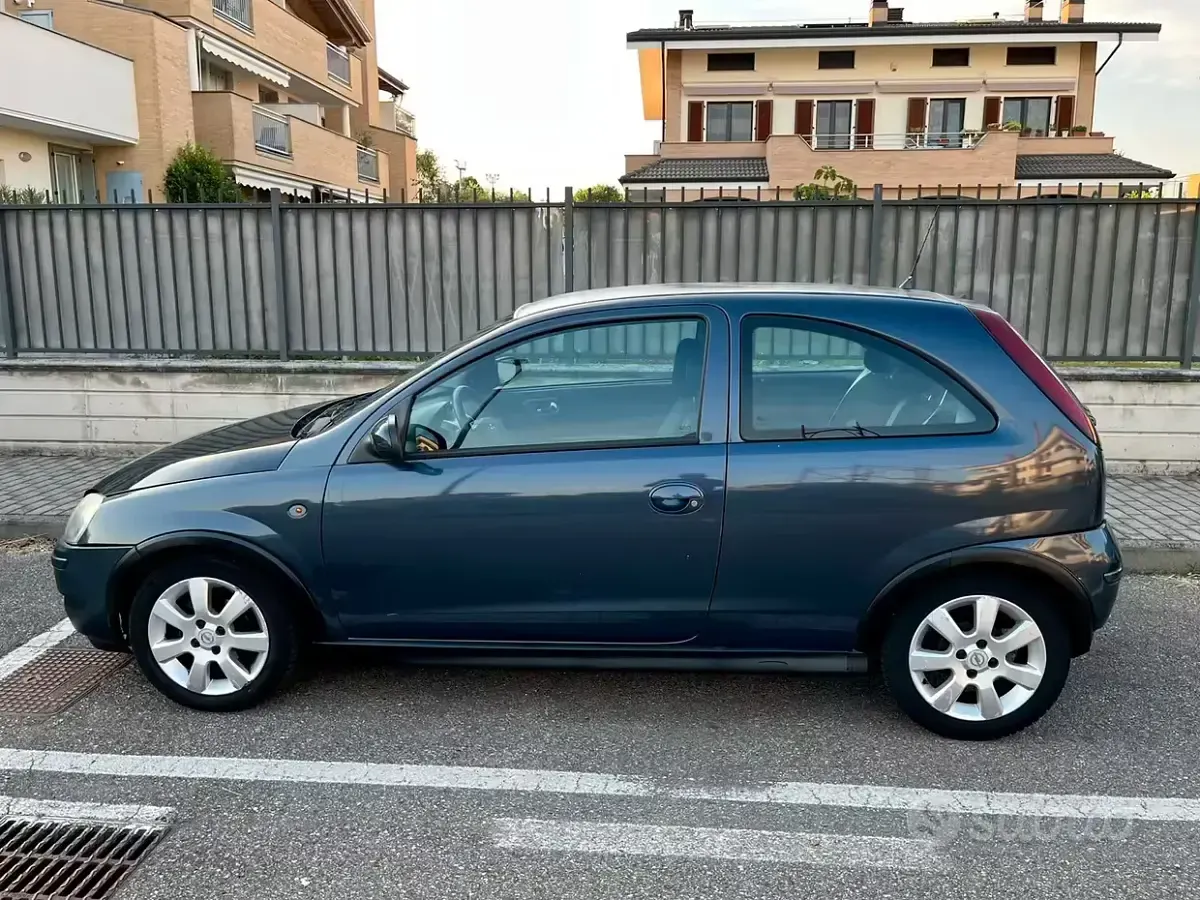Usata Opel Corsa 80 CV (58 kW) 2006 Bluazzurro Utilitaria