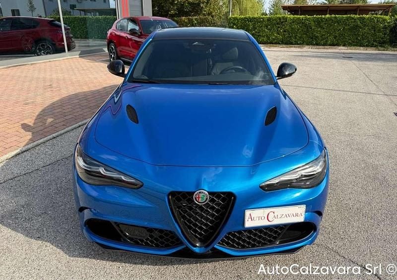 Nuova Alfa Romeo Giulia Quadrifoglio 519 CV (381 kW) 2025 Blu misano Berlina