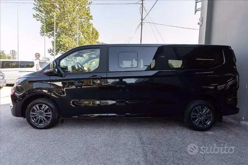 Usata Ford Tourneo Custom Titanium 170 CV (125 kW) 2024 Nero metallizzato Furgone