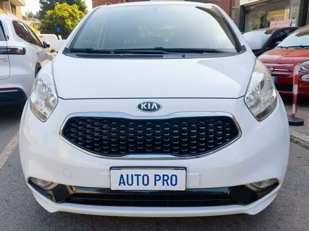 Usata Kia Venga 90 CV (66 kW) 2017 Bianco Utilitaria