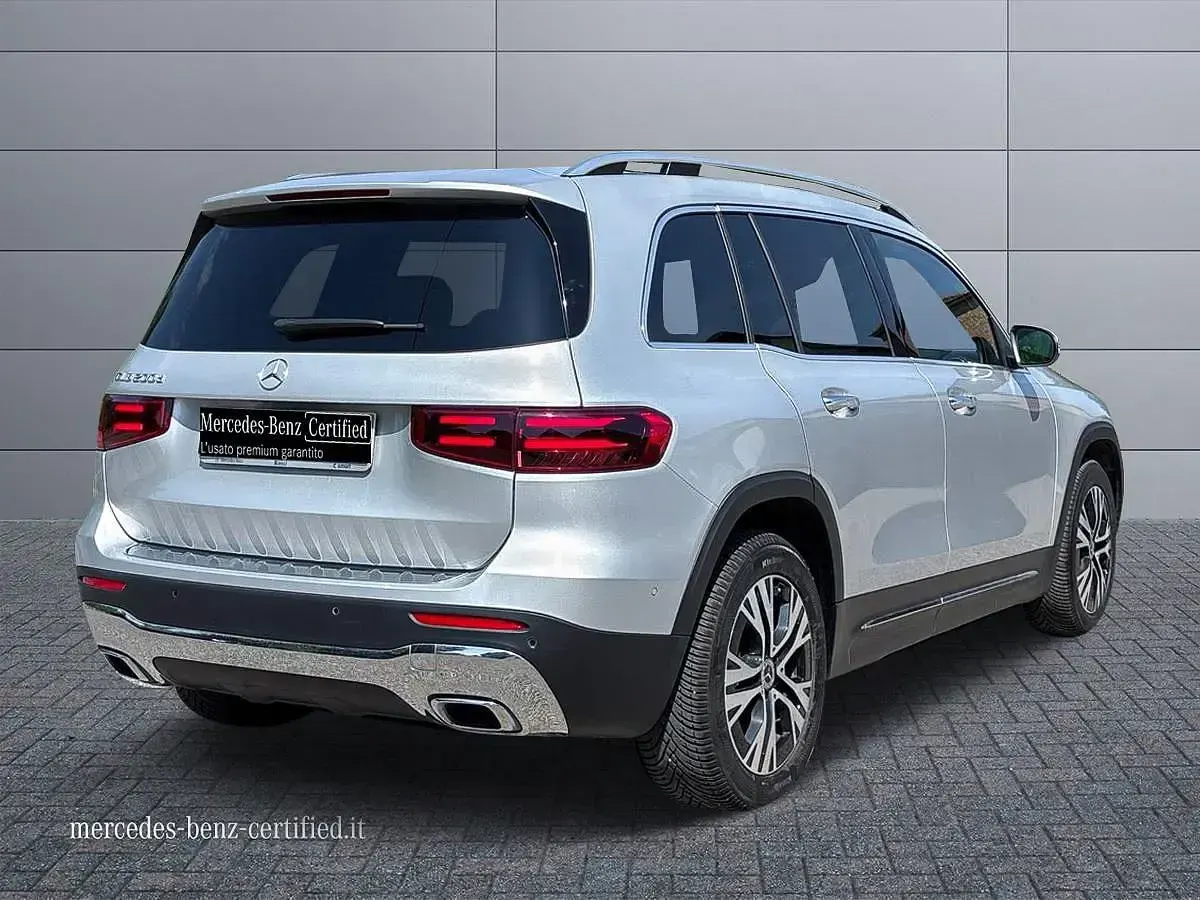 Usata Mercedes GLB200 Advanced Plus 150 CV (110 kW) 2024 Argento metallizzato SUV