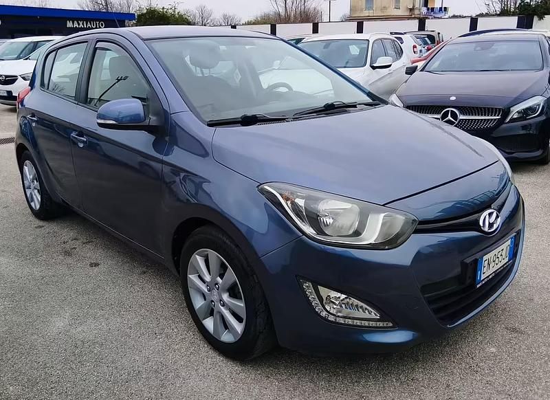 Usata Hyundai i20 85 CV (62 kW) 2012 Blu Utilitaria