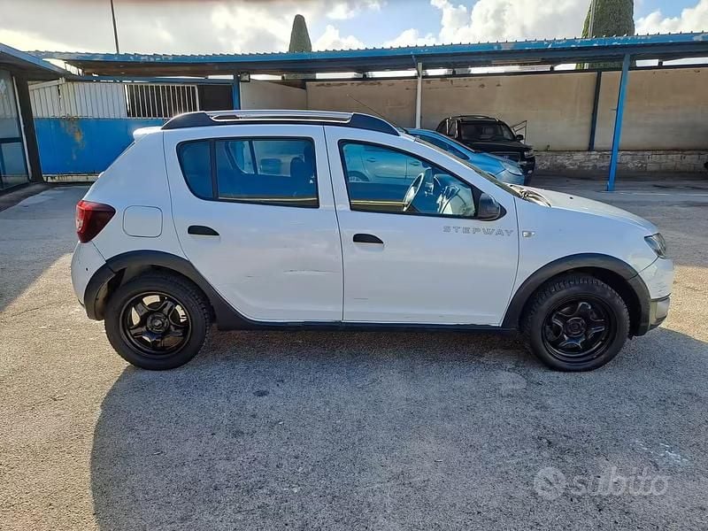 Usata Dacia Sandero Stepway 90 CV (66 kW) 2016 Bianco Berlina