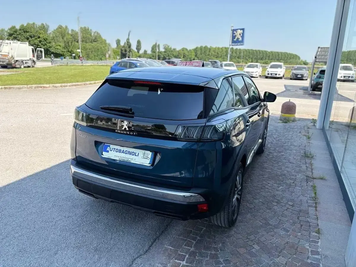 Usata Peugeot 3008 Allure 131 CV (96 kW) 2021 Blu SUV