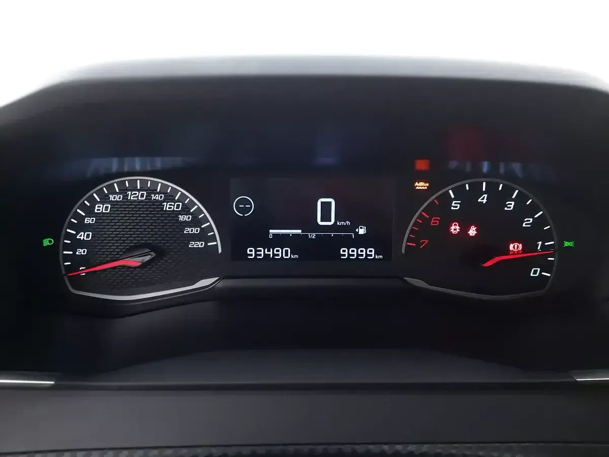 Usata Peugeot 2008 Active 110 CV (80 kW) 2022 Biancobianco SUV