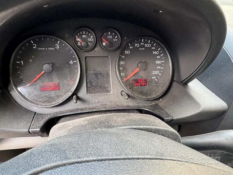 Usata Audi A2 75 CV (55 kW) 2001 Grigio Utilitaria