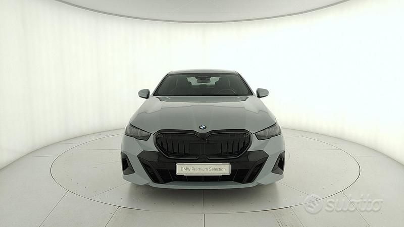 Usata BMW 520 M Sport 197 CV (144 kW) 2025 Grigio Berlina