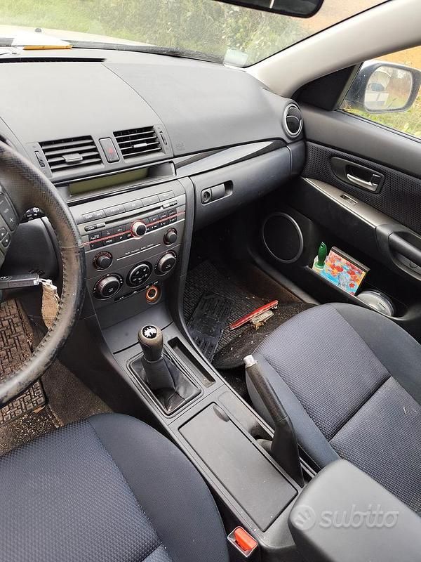 Grigio Usata 2006 Mazda 3 Tre volumi | 800 € (Super prezzo) - Immagine 1/4