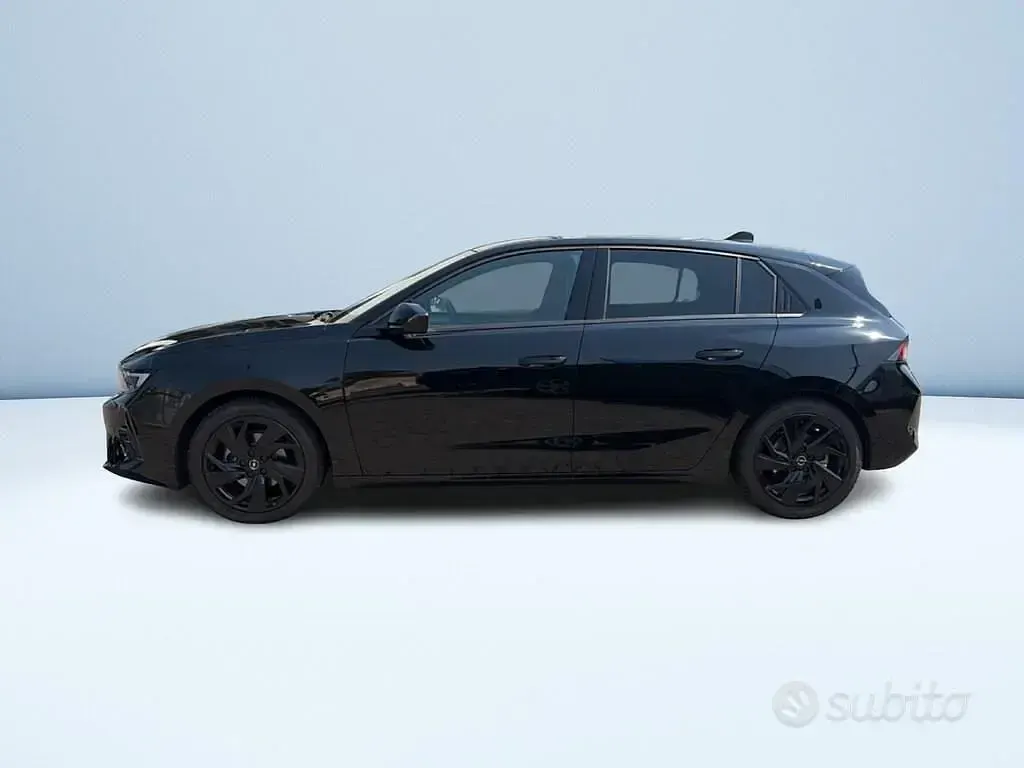 Usata Opel Astra S 131 CV (96 kW) 2023 Nero pastello Utilitaria