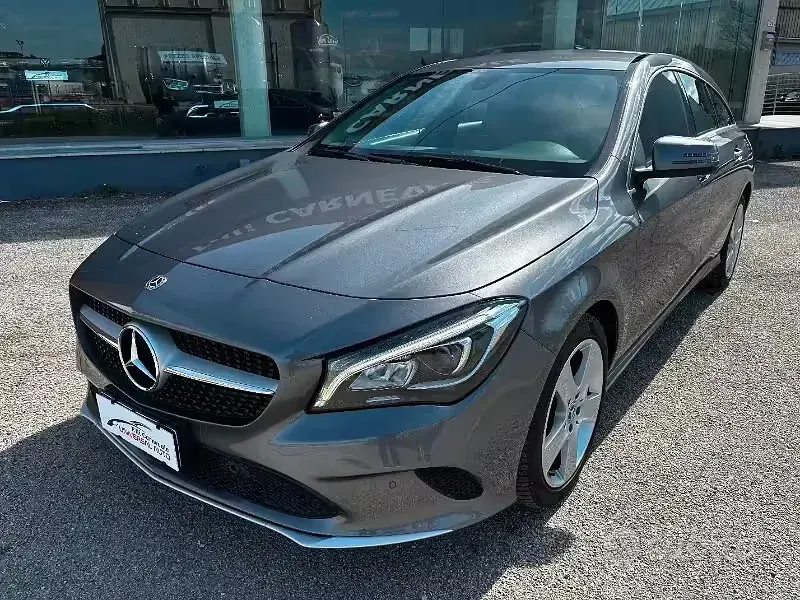 Usata Mercedes CLA200 Business 136 CV (100 kW) 2018 Grigio Coupé