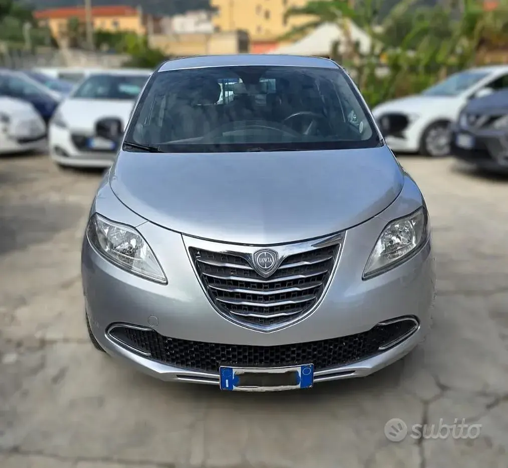 Usata Lancia Ypsilon 69 CV (50 kW) 2014 Grigio Utilitaria