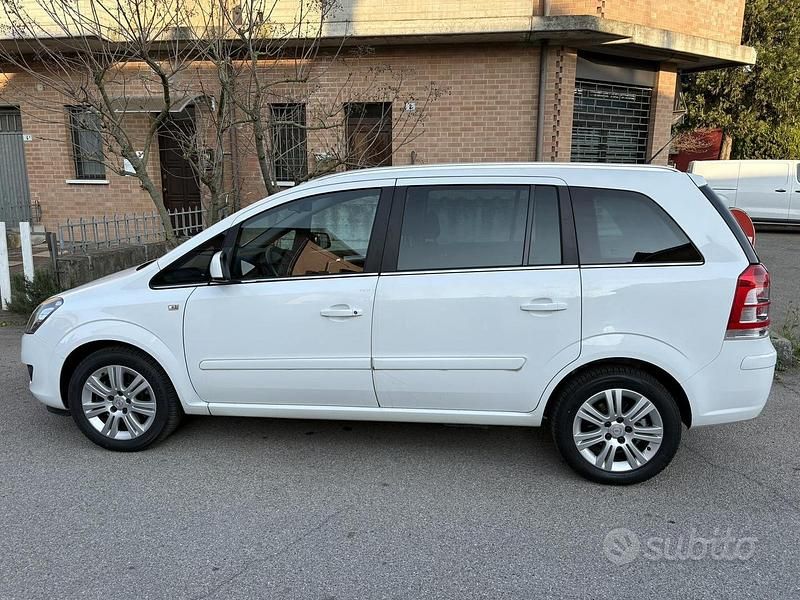 Usata Opel Zafira Cosmo 150 CV (110 kW) 2012 Bianco Monovolume