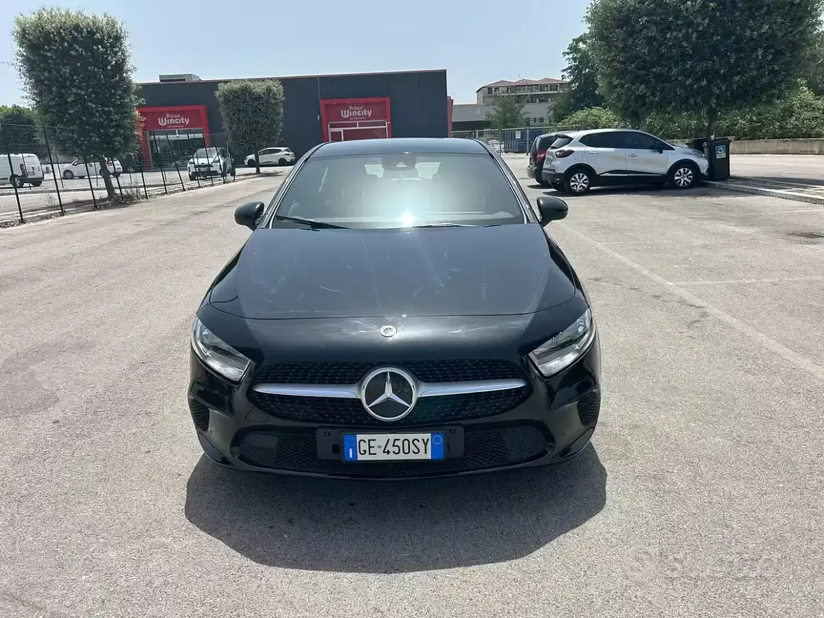 Usata Mercedes A180 116 CV (85 kW) 2021 Nero Berlina