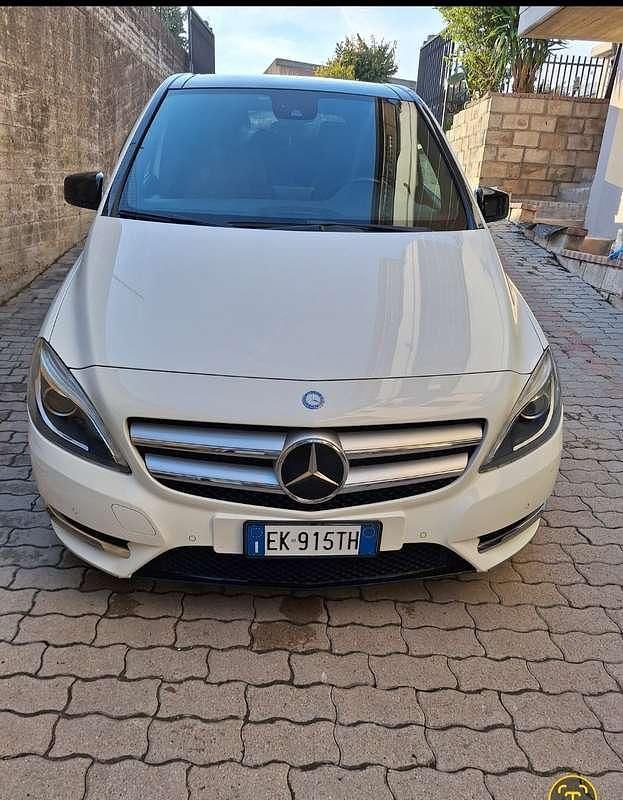Usata Mercedes B180 Premium 109 CV (80 kW) 2013 Utilitaria