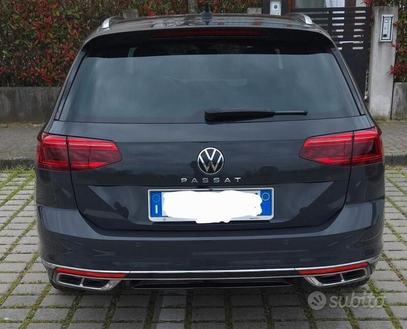 Usata VW Passat Executive 150 CV (110 kW) 2020 Grigio Station wagon