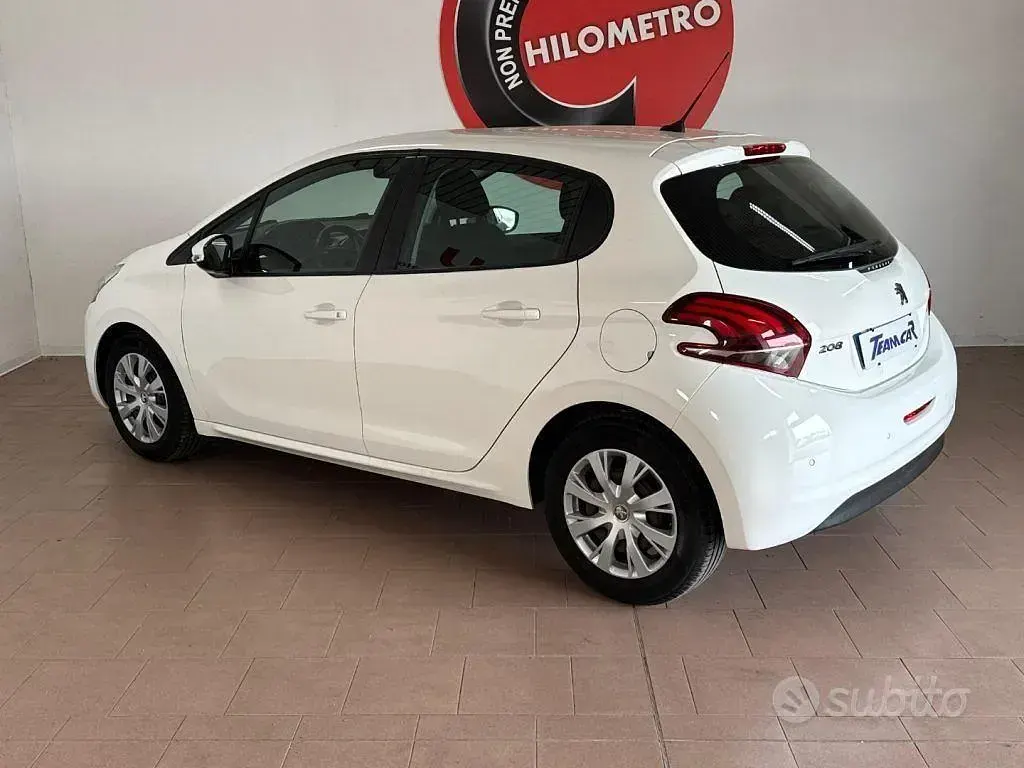 Usata Peugeot 208 Active 83 CV (61 kW) 2019 Bianco Utilitaria