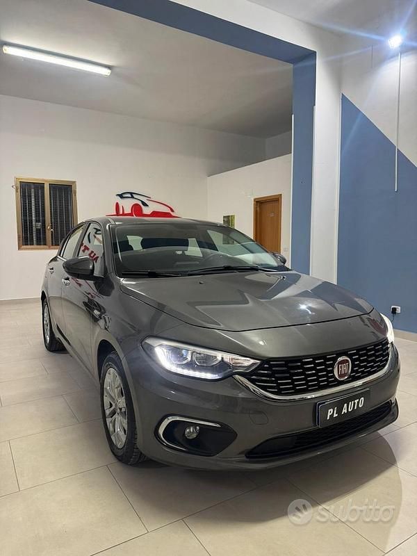 Usata Fiat Tipo Sport 120 CV (88 kW) 2019 Grigio Berlina