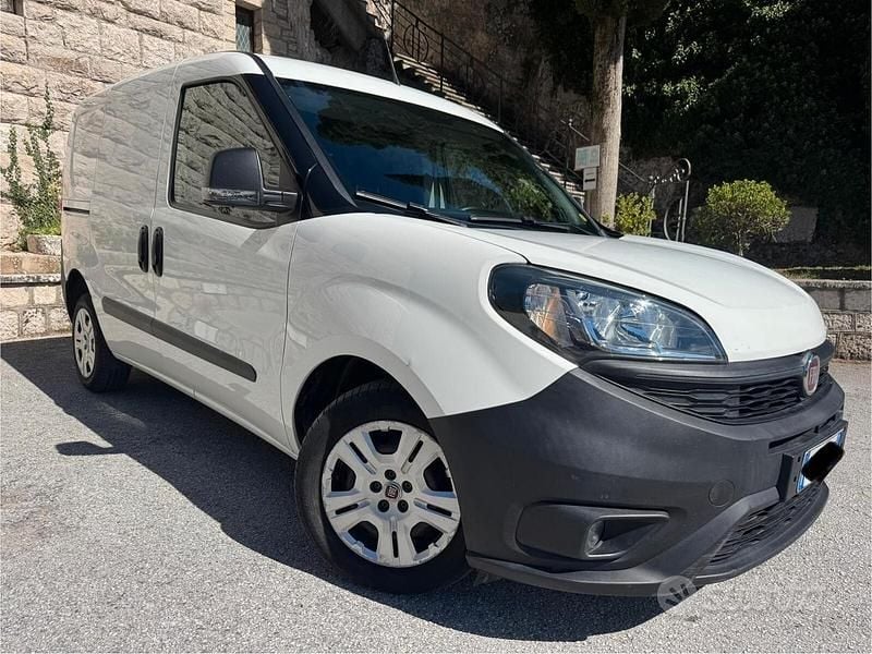 Usata Fiat Doblò S 105 CV (77 kW) 2020 Bianco Monovolume