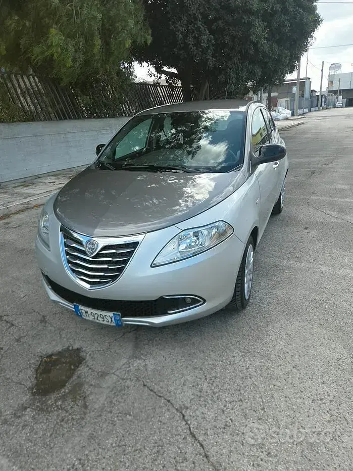 Usata Lancia Ypsilon Platinum 85 CV (62 kW) 2012 Grigio Utilitaria