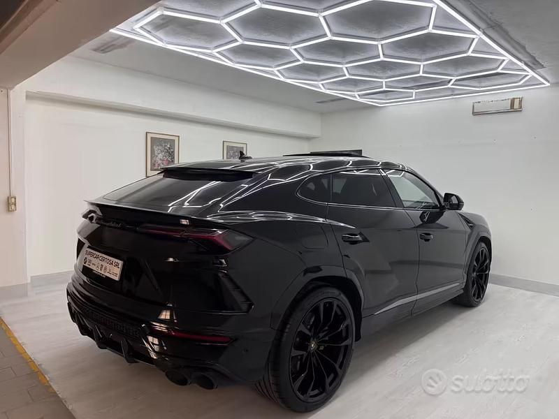 Usata Lamborghini Urus 650 CV (478 kW) 2020 Nero SUV