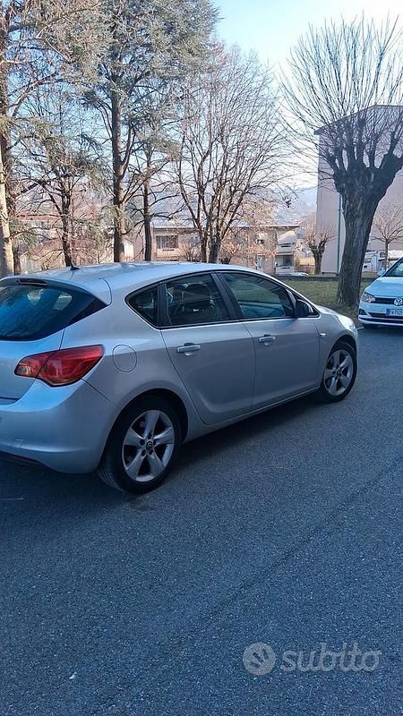 Usata Opel Astra 60 CV (44 kW) 2010 Grigio Berlina