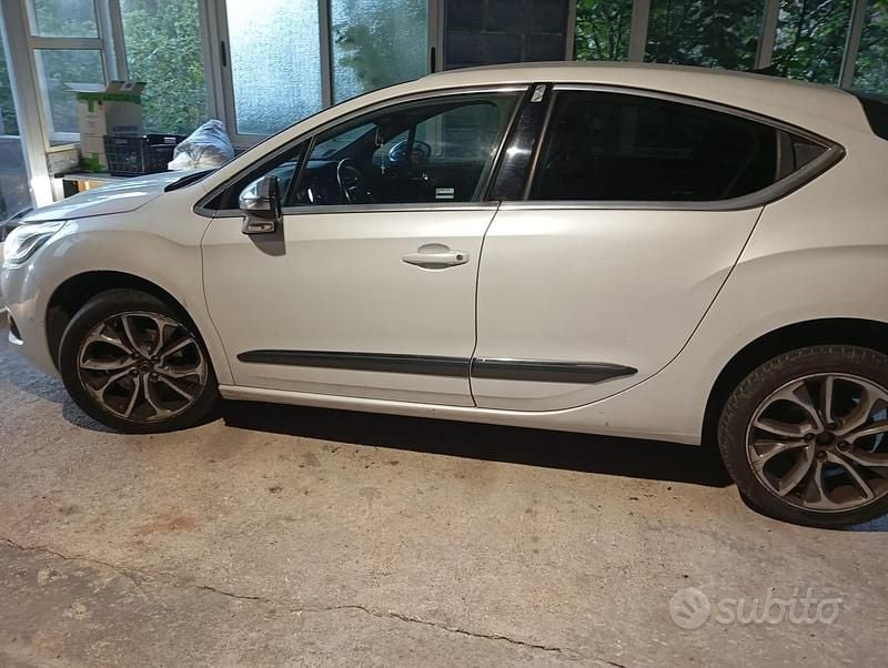 Bianco Usata 2012 Citroën DS4 Due volumi | 4500 € (Buon prezzo) - Immagine 1/4