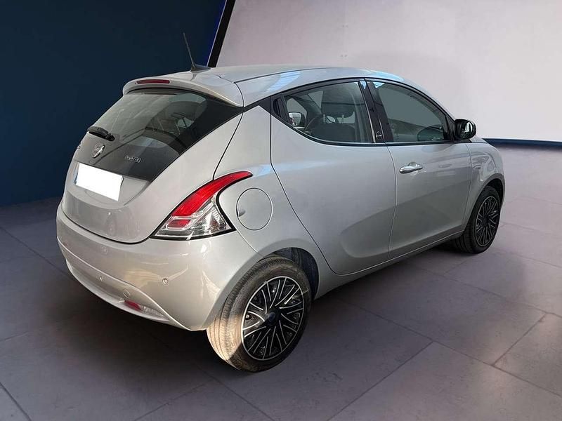 Usata Lancia Ypsilon Gold 71 CV (52 kW) 2021 Grigio Utilitaria