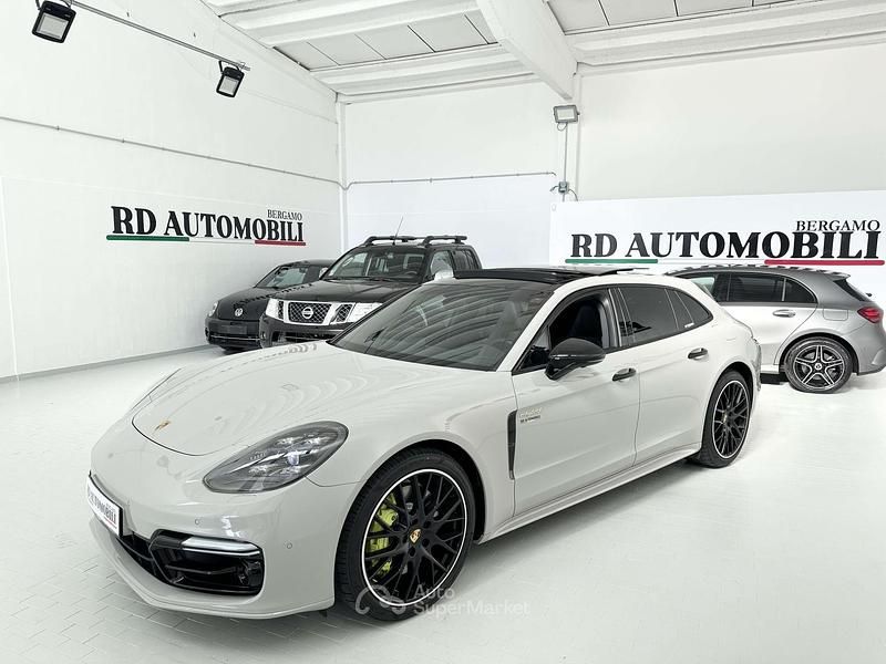 Usata Porsche Panamera Sport Turismo 460 CV (338 kW) 2025 Grigio gesso Berlina