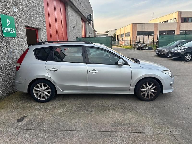 Usata Hyundai i30 Comfort 90 CV (66 kW) 2011 Grigio Station wagon