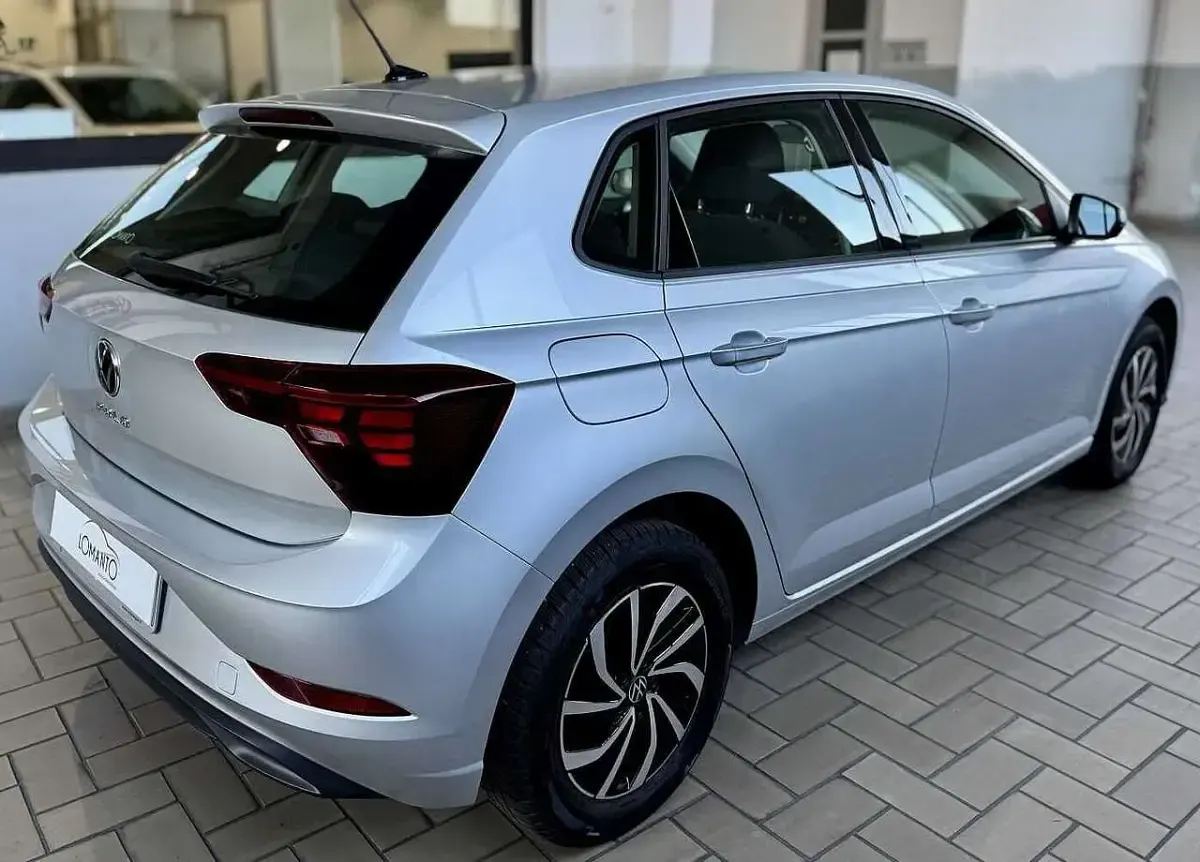 Usata VW Polo Life 80 CV (58 kW) 2024 Argento Utilitaria